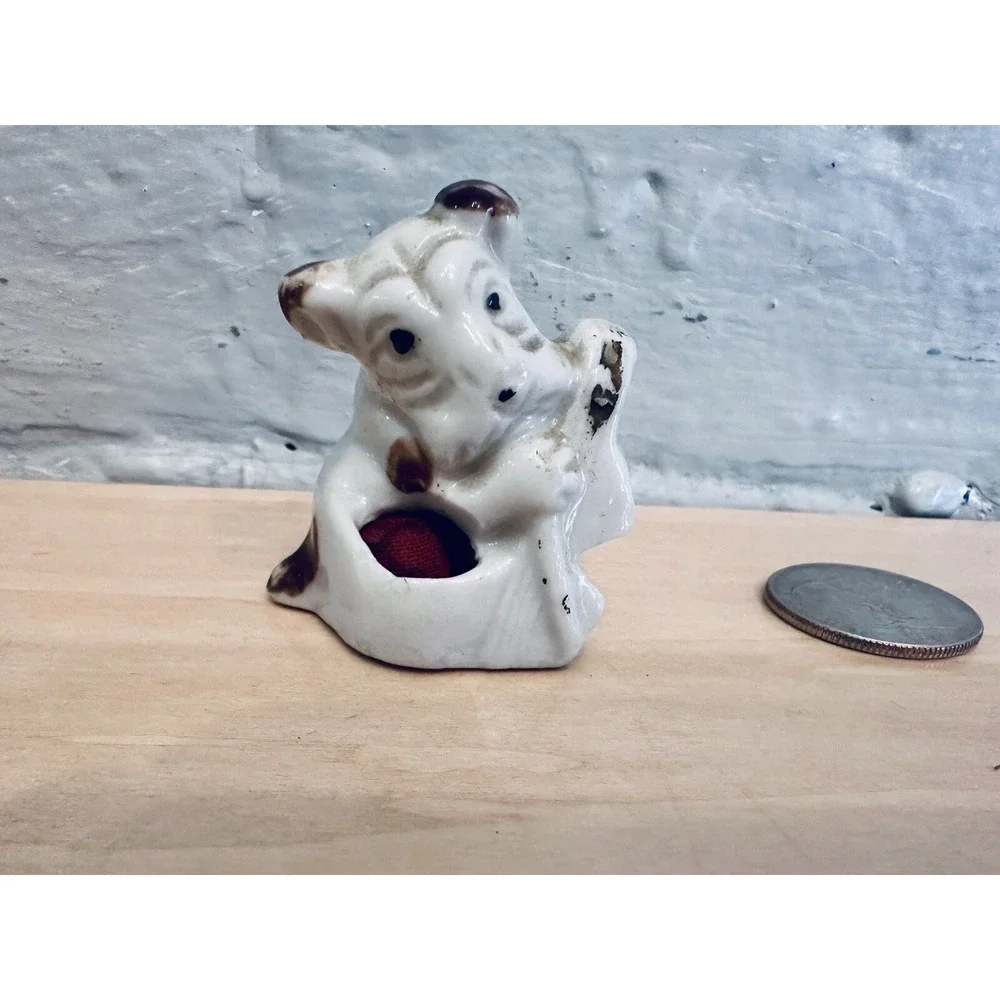 Vintage Two Dogs Holding Balls Figurines Made In‎ Japan